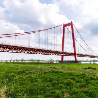 This bridge is in Emmerich am Rhein and represents the connection between the cities of Emmerich and Kleve.